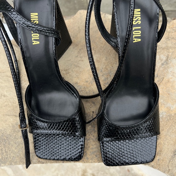 Miss Lola black snack crocodile print heel 
Size 6.5 - Picture 2 of 5